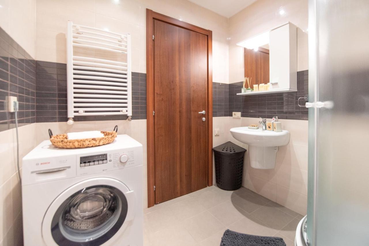 Gg Home - Cozy 2-Bedroom Apartment On Givi Kartozia Tbilisi Exterior photo